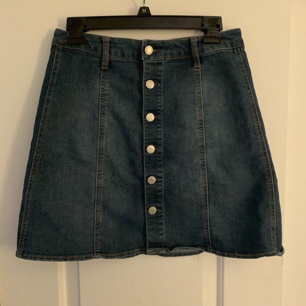 Denim front-button skirt